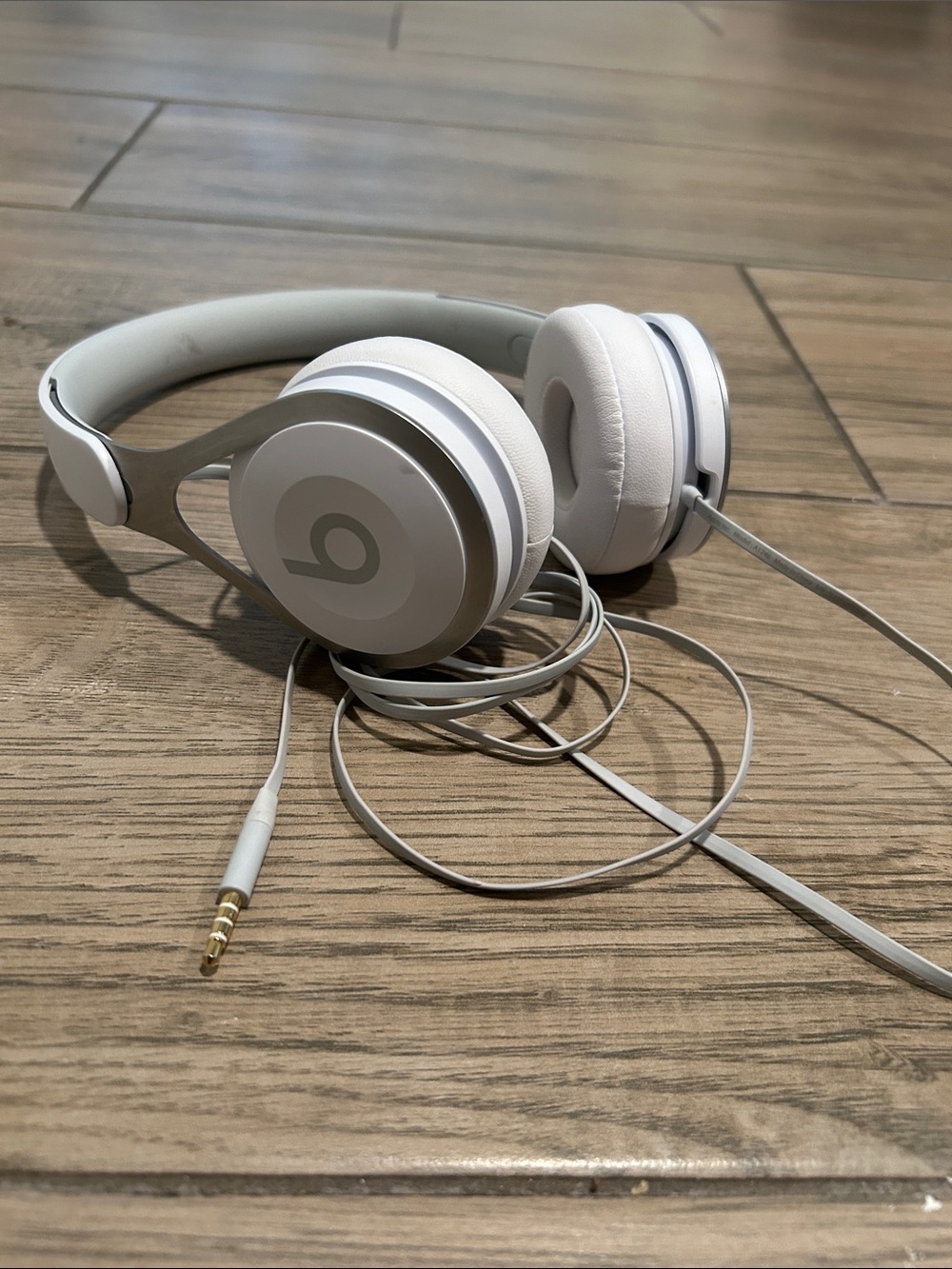 Beats Wired Headphones in White